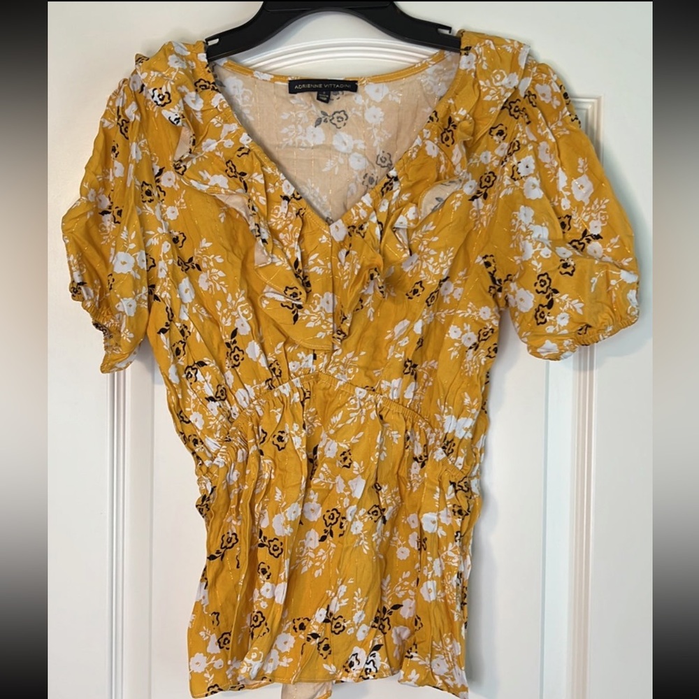 NWOT: Adrienne Vittadini Floral Top